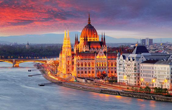 Travel Abroad : Hungary